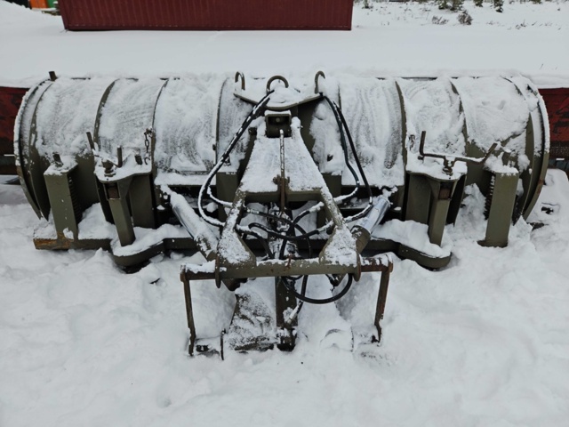 1444830-1 Snow blade for tractor