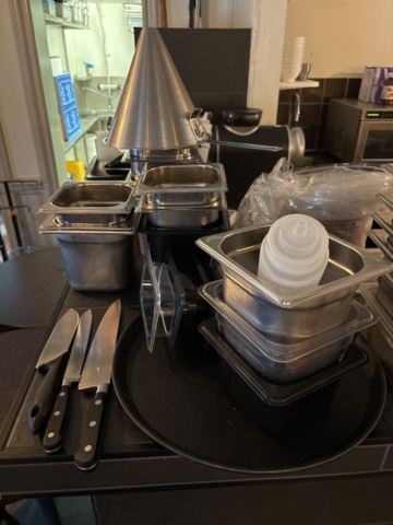 1469001-8 Stort parti med diverse köksredskap och utrustning