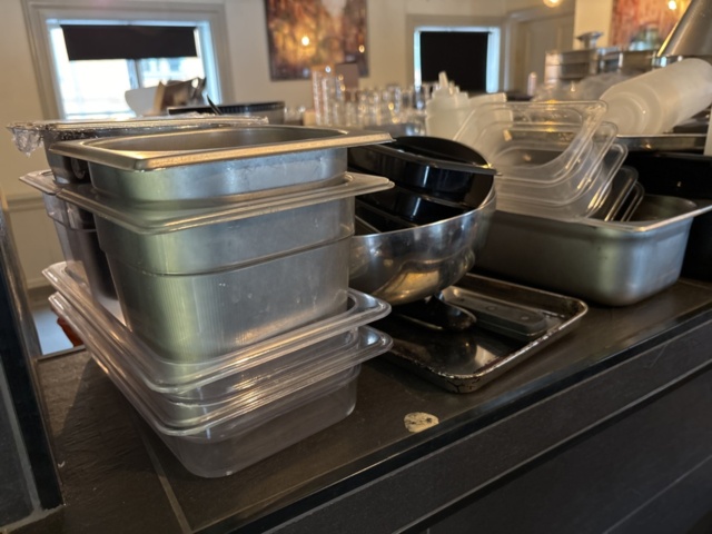 1469001-13 Stort parti med diverse köksredskap och utrustning