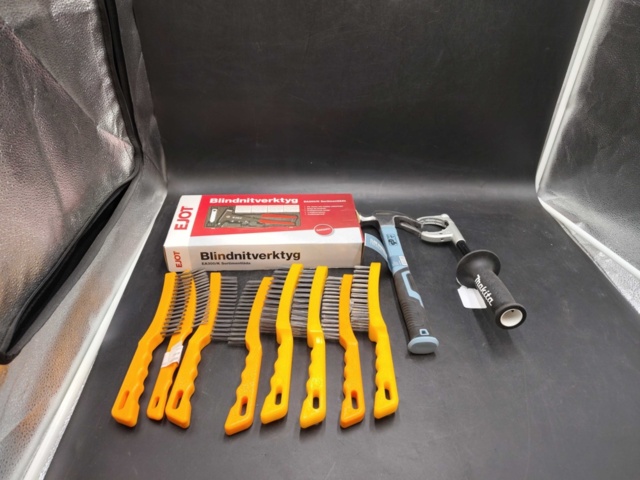 1465839-1 Handverktyg, 11 st, blindnitverktyg, stålborstar, hammare, sidhandtag