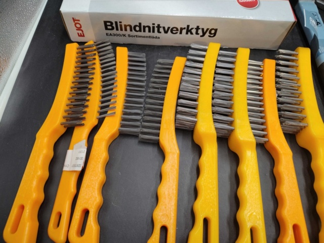 1465839-2 Handverktyg, 11 st, blindnitverktyg, stålborstar, hammare, sidhandtag