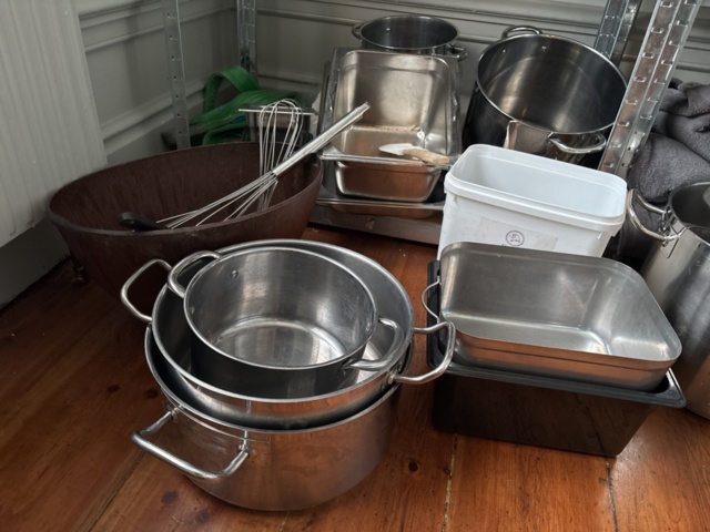 1469001-17 Stort parti med diverse köksredskap och utrustning