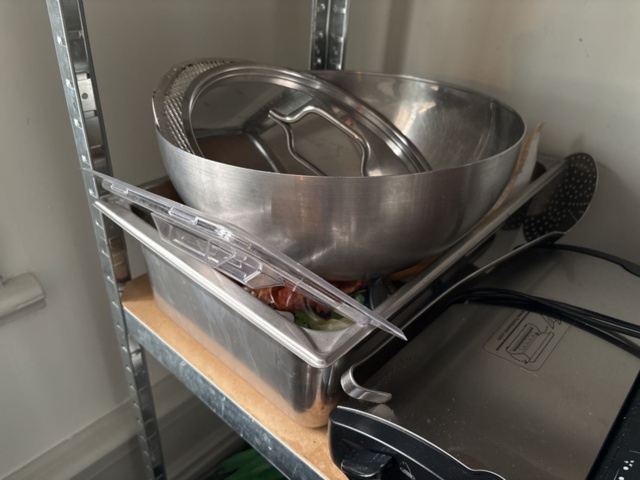 1469001-18 Stort parti med diverse köksredskap och utrustning