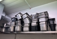 1469001 Stort parti med diverse köksredskap och utrustning