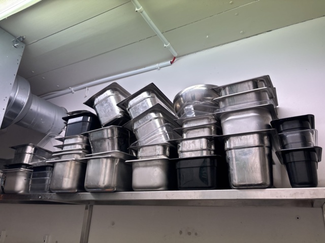 1469001-1 Stort parti med diverse köksredskap och utrustning