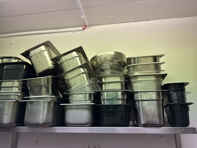 1469001-26 Stort parti med diverse köksredskap och utrustning