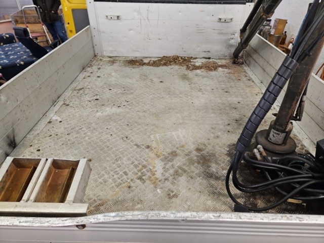 1444831-14 Crane truck - Volkswagen Crafter Chassis Double Cab 50 2.5 BlueTDI CR Manual, 163hp -2010