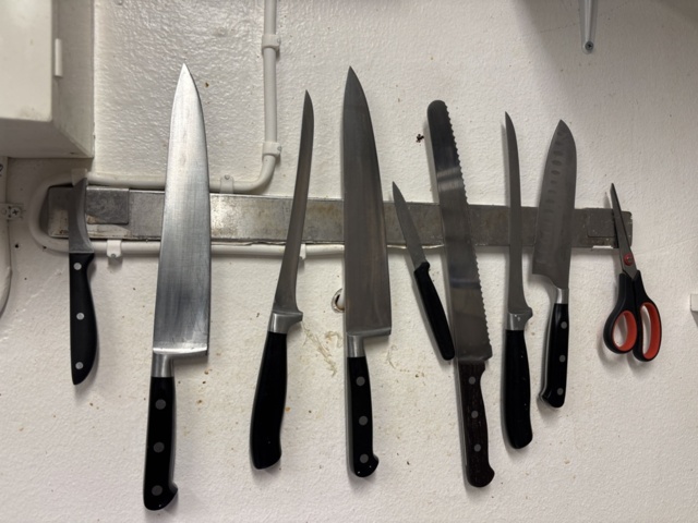 1469001-31 Stort parti med diverse köksredskap och utrustning