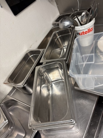 1469001-34 Stort parti med diverse köksredskap och utrustning