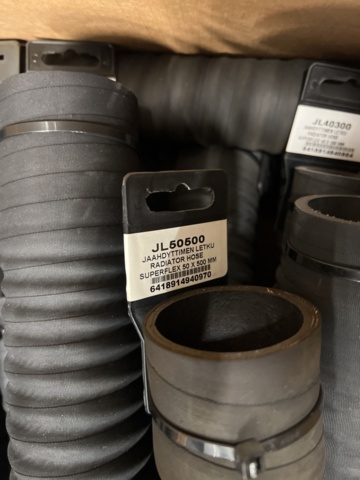 1468769-5 Lot with radiator hose Superflex