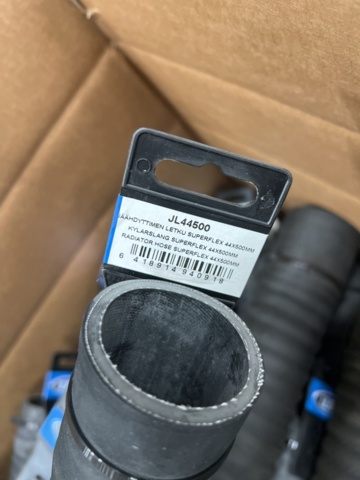 1468769-6 Lot with radiator hose Superflex