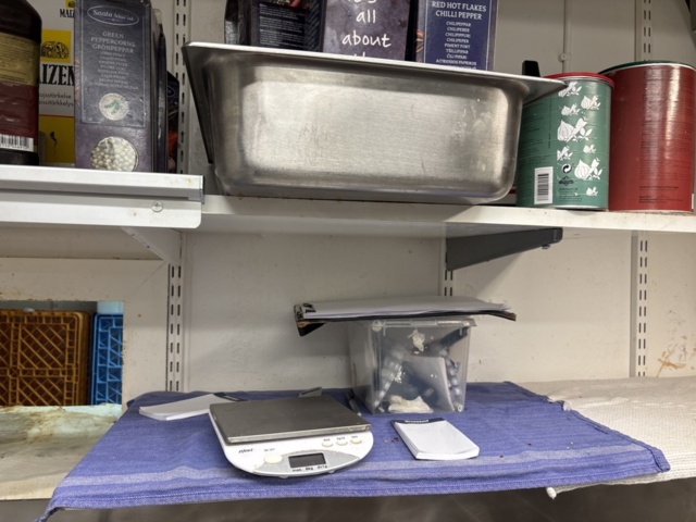 1469001-42 Stort parti med diverse köksredskap och utrustning