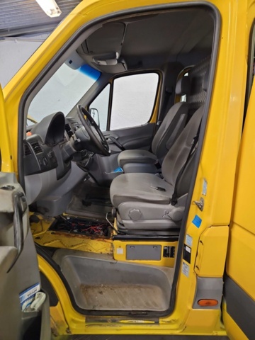 1444831-25 Crane truck - Volkswagen Crafter Chassis Double Cab 50 2.5 BlueTDI CR Manual, 163hp -2010