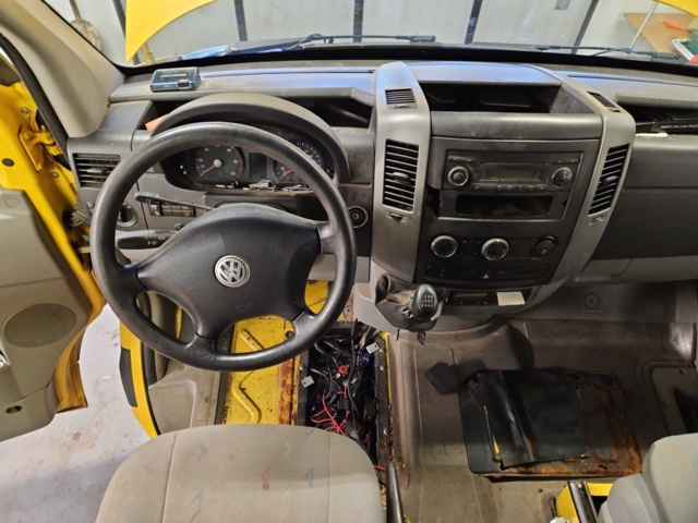 1444831-26 Crane truck - Volkswagen Crafter Chassis Double Cab 50 2.5 BlueTDI CR Manual, 163hp -2010