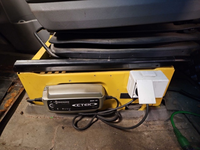 1444831-27 Crane truck - Volkswagen Crafter Chassis Double Cab 50 2.5 BlueTDI CR Manual, 163hp -2010