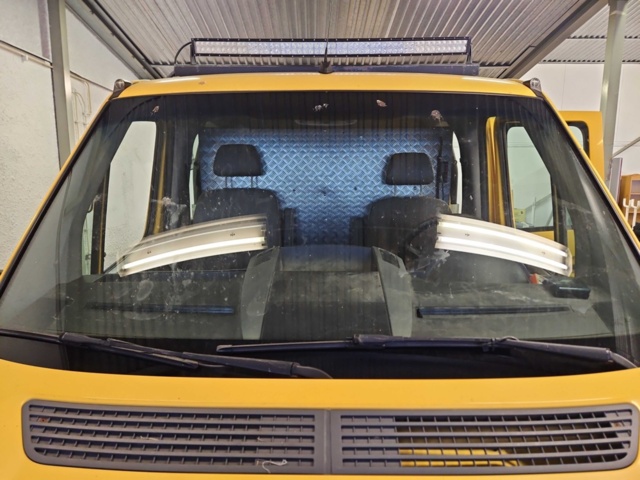 1444831-35 Crane truck - Volkswagen Crafter Chassis Double Cab 50 2.5 BlueTDI CR Manual, 163hp -2010