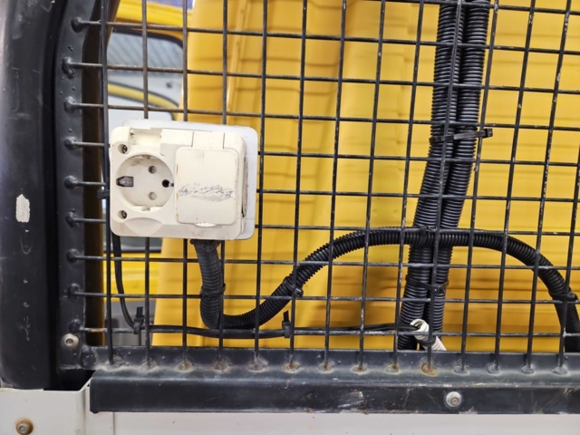 1444831-45 Crane truck - Volkswagen Crafter Chassis Double Cab 50 2.5 BlueTDI CR Manual, 163hp -2010