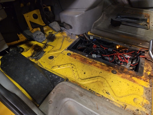 1444831-53 Crane truck - Volkswagen Crafter Chassis Double Cab 50 2.5 BlueTDI CR Manual, 163hp -2010