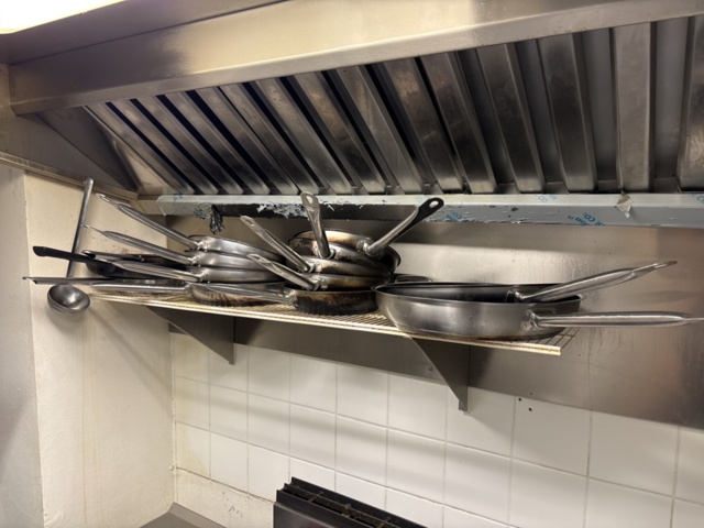 1469001-4 Stort parti med diverse köksredskap och utrustning