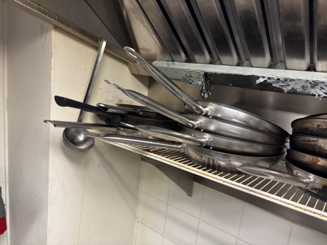 1469001-43 Stort parti med diverse köksredskap och utrustning