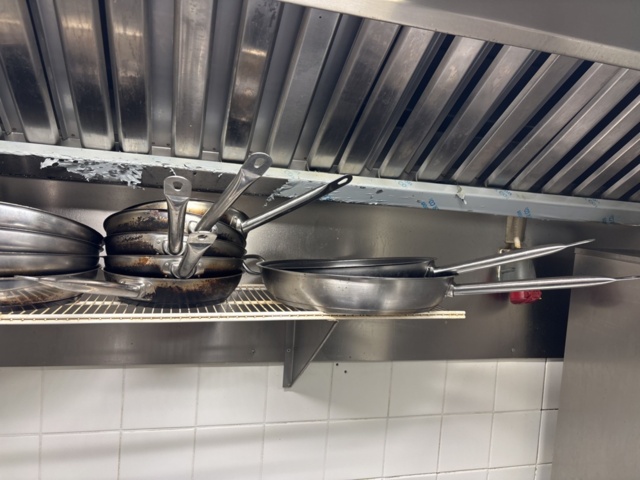 1469001-45 Stort parti med diverse köksredskap och utrustning