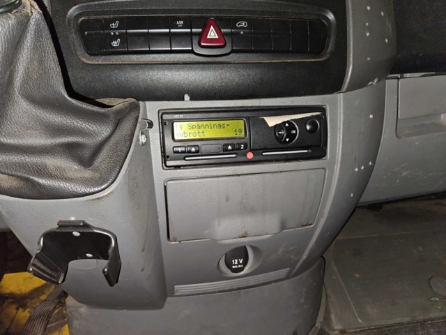 1444831-54 Crane truck - Volkswagen Crafter Chassis Double Cab 50 2.5 BlueTDI CR Manual, 163hp -2010