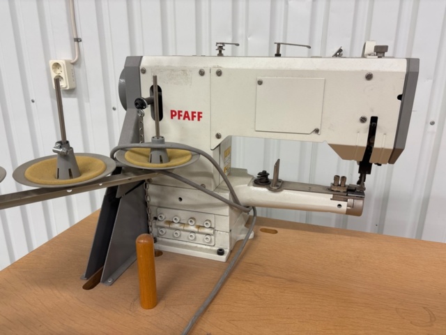 1410898-4 Industrisymaskin med rullbord - PFAFF 335-G-6/01BLN