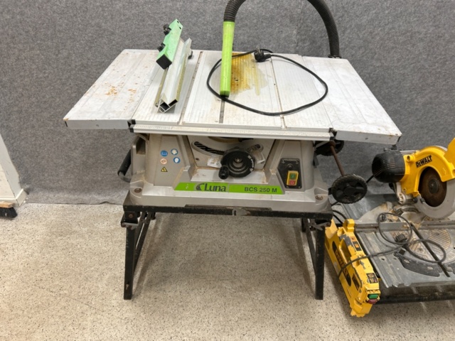 1410872-2 Bordssåg och kap-/gersåg - Luna BCS 250 M / DeWalt DW743