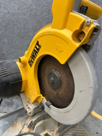 1410872-9 Bordssåg och kap-/gersåg - Luna BCS 250 M / DeWalt DW743