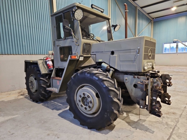 1444834-1 Traktor med plogfäste - Mercedes Benz MB-Trac 800 -1980