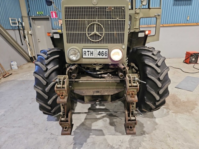 1444834-2 Traktor med plogfäste - Mercedes Benz MB-Trac 800 -1980