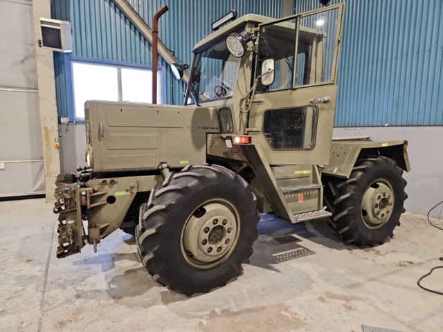 1444834-3 Traktor med plogfäste - Mercedes Benz MB-Trac 800 -1980