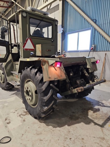 1444834-5 Traktor med plogfäste - Mercedes Benz MB-Trac 800 -1980