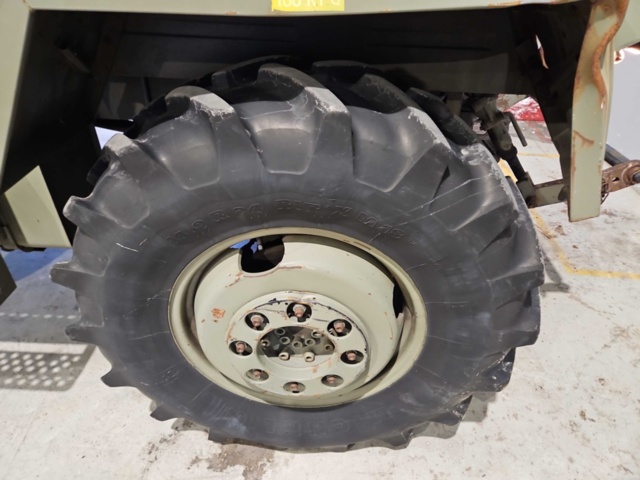 1444834-7 Traktor med plogfäste - Mercedes Benz MB-Trac 800 -1980