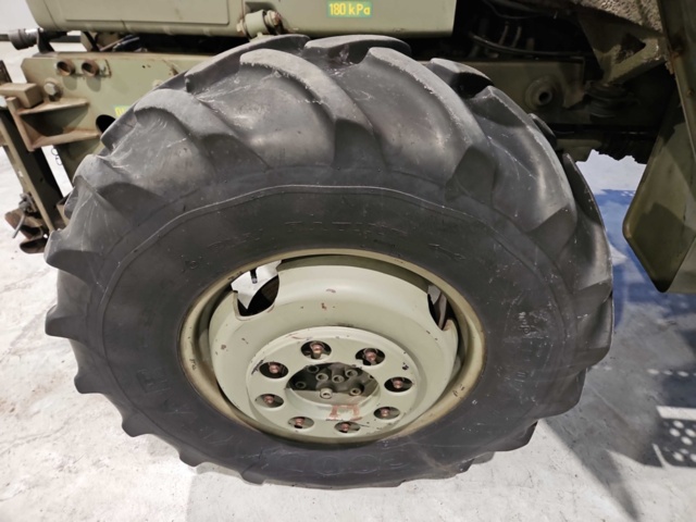 1444834-8 Traktor med plogfäste - Mercedes Benz MB-Trac 800 -1980