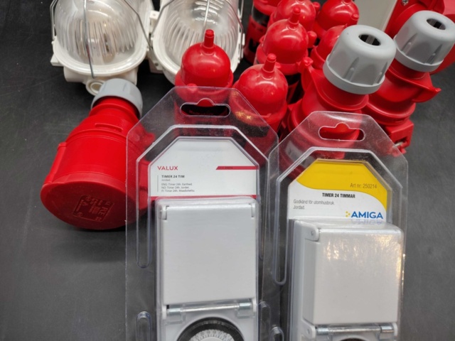 1465845-2 Elmaterial, ca 15 st – industrikontakter, timers, armaturer