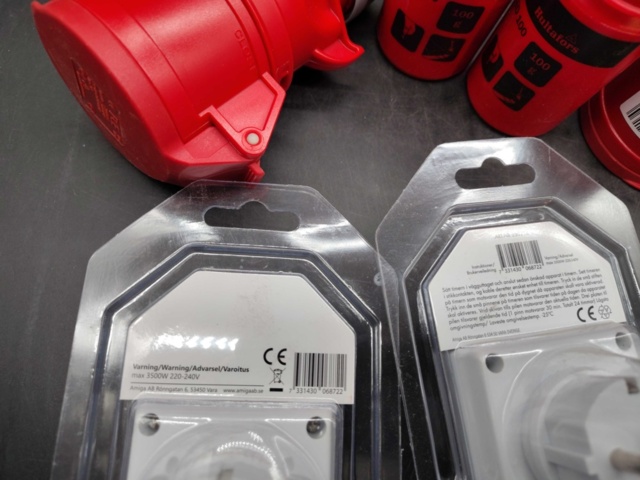 1465845-4 Elmaterial, ca 15 st – industrikontakter, timers, armaturer