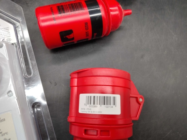 1465845-7 Elmaterial, ca 15 st – industrikontakter, timers, armaturer