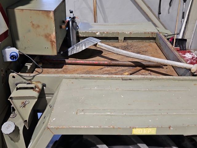 1444834-27 Traktor med plogfäste - Mercedes Benz MB-Trac 800 -1980