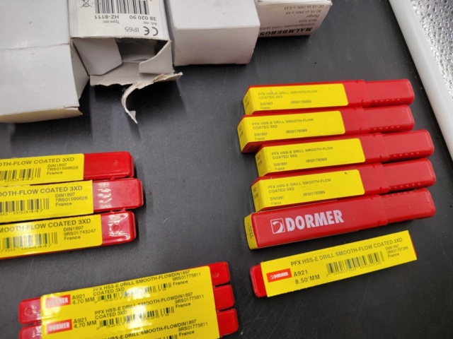 1465846-8 Blandat elmaterial, parti – kopplingsdetaljer, brytare, buntband, borr