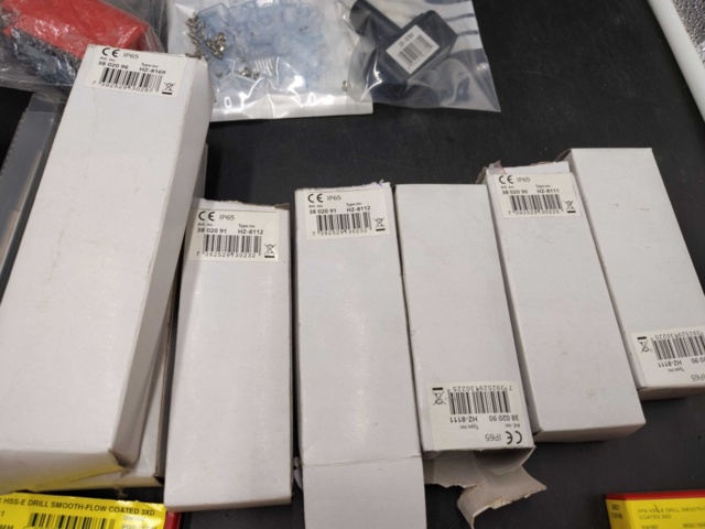 1465846-9 Blandat elmaterial, parti – kopplingsdetaljer, brytare, buntband, borr