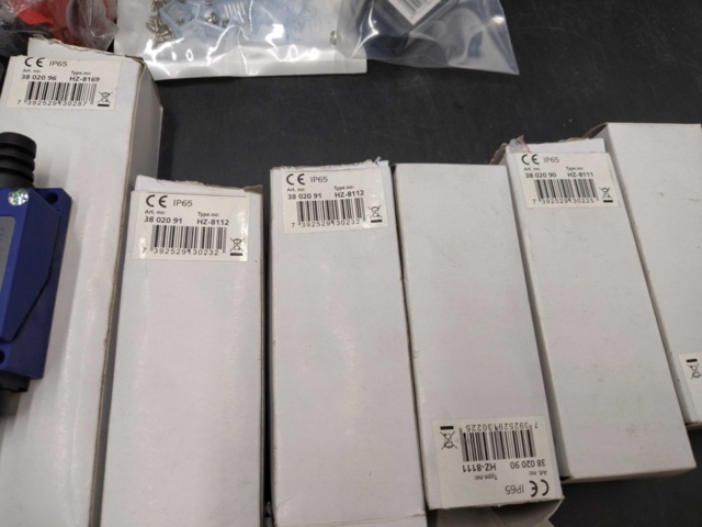 1465846-11 Blandat elmaterial, parti – kopplingsdetaljer, brytare, buntband, borr