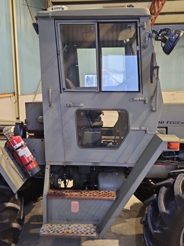 1444834-32 Traktor med plogfäste - Mercedes Benz MB-Trac 800 -1980