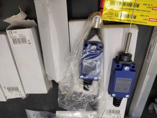 1465846-12 Blandat elmaterial, parti – kopplingsdetaljer, brytare, buntband, borr