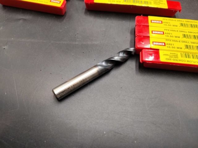 1465846-13 Blandat elmaterial, parti – kopplingsdetaljer, brytare, buntband, borr