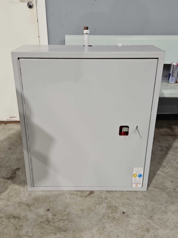 1444837-2 Brandpost med skåp för väggmontering