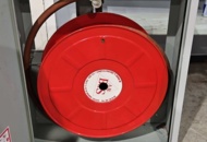 1444837 Brandpost med skåp för väggmontering