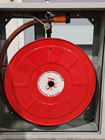 1444837-3 Brandpost med skåp för väggmontering