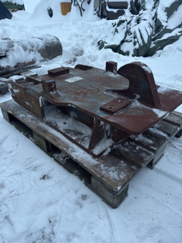 1321344-2 Implement bracket B30 bracket -F35