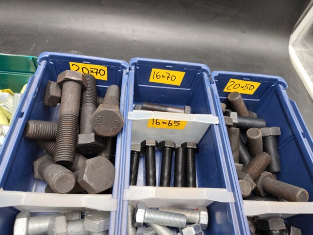 1465849-3 Sexkantsbult, parti – blandade dimensioner, stål, obehandlat/elförzinkat